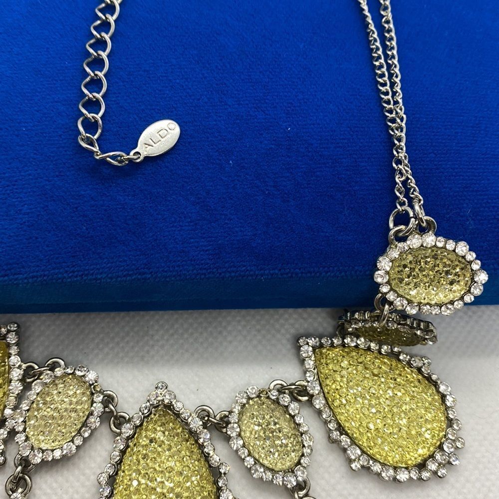 💛 Aldo Yellow & White Statement Necklace - Picture 3 of 3